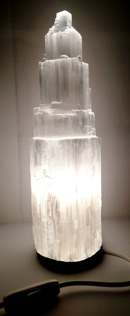Lámpara Artesanal de Selenita de 20 a 25 cm.