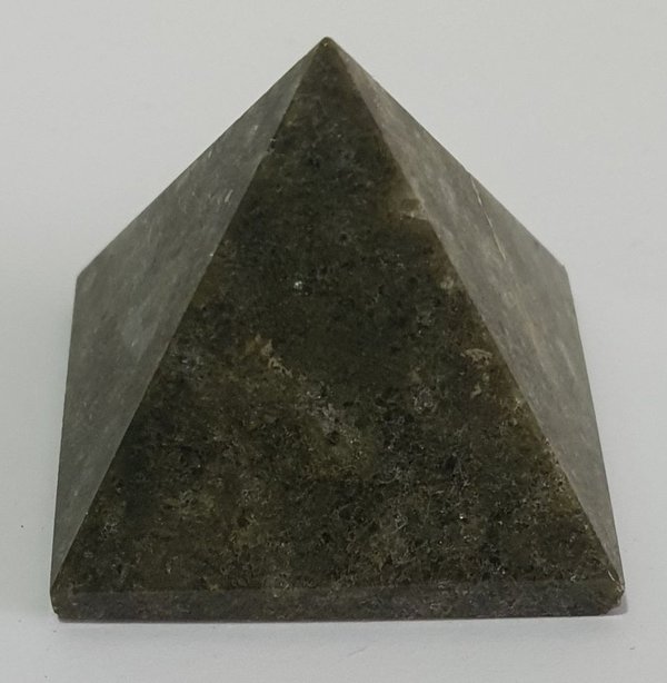 Pirámide Mineral Artesana de Unakita, 3x2cm.